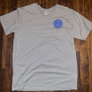 Oakley v neck tee ⭐️